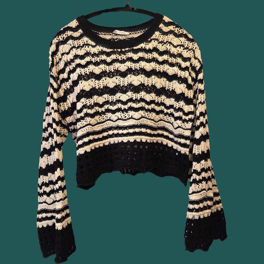Zara Sz Medium Knit Black and‎ White Crocheted Cropped Sweater Bell Sleeves